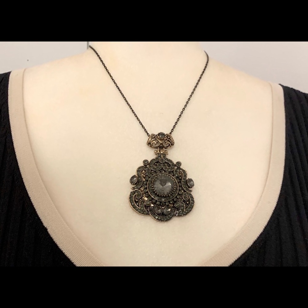 Bronze colored vintage necklace!